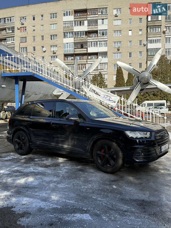 Позашляховик / Кросовер Audi Q7 2018 в Луцьку