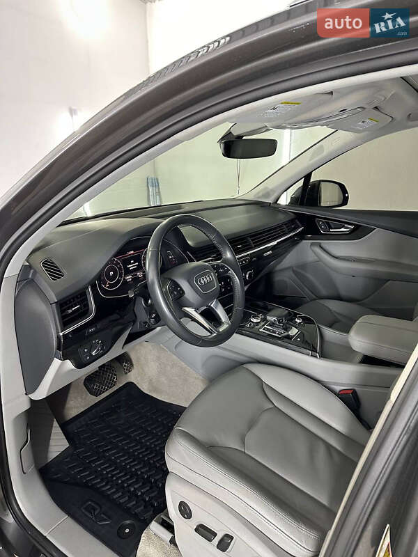 Позашляховик / Кросовер Audi Q7 2018 в Рівному