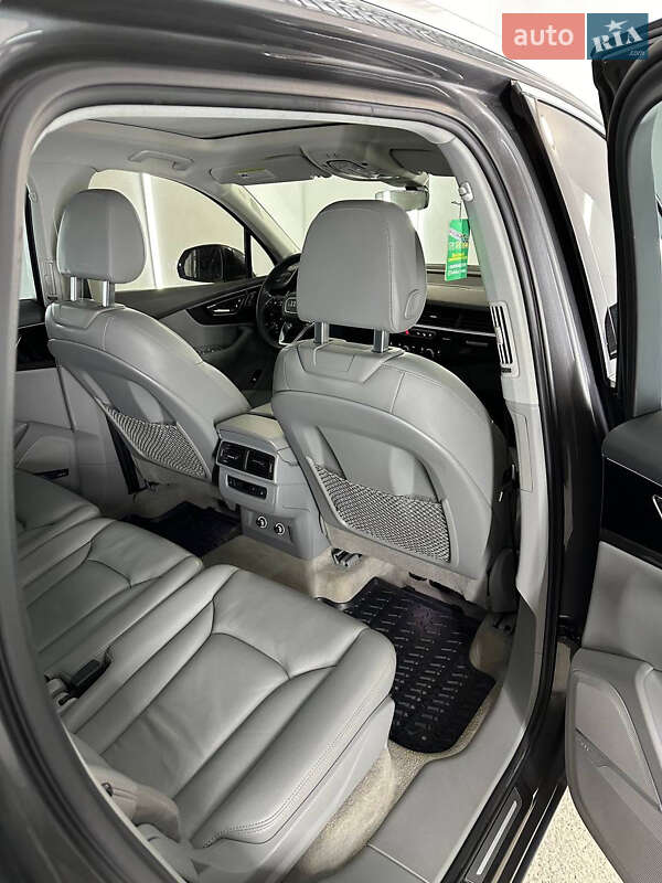 Позашляховик / Кросовер Audi Q7 2018 в Рівному