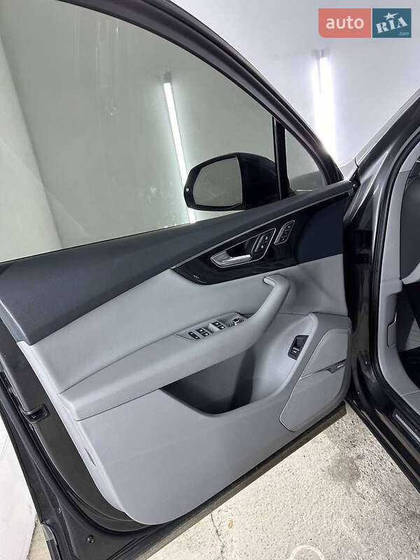 Позашляховик / Кросовер Audi Q7 2018 в Рівному