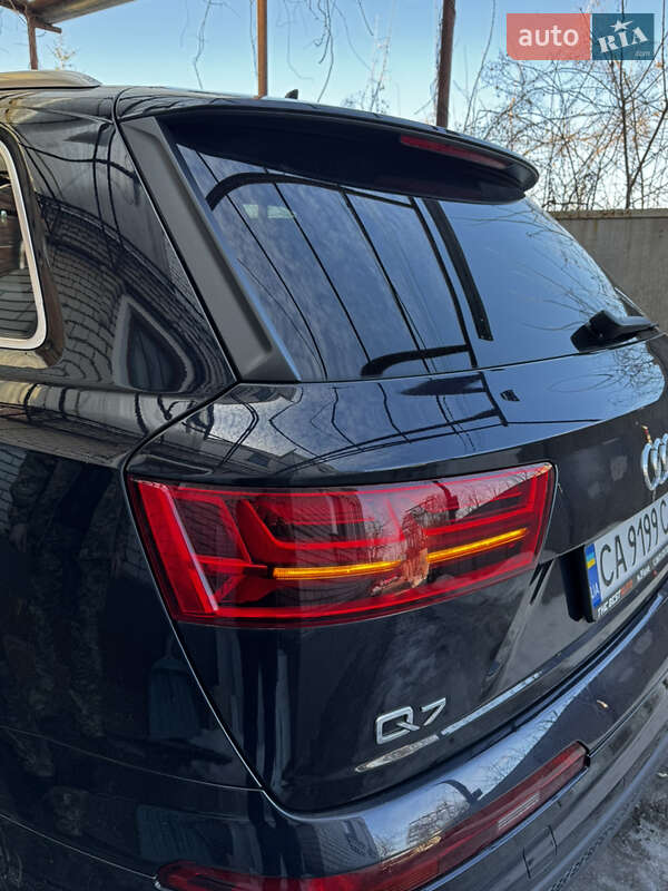 Позашляховик / Кросовер Audi Q7 2016 в Умані