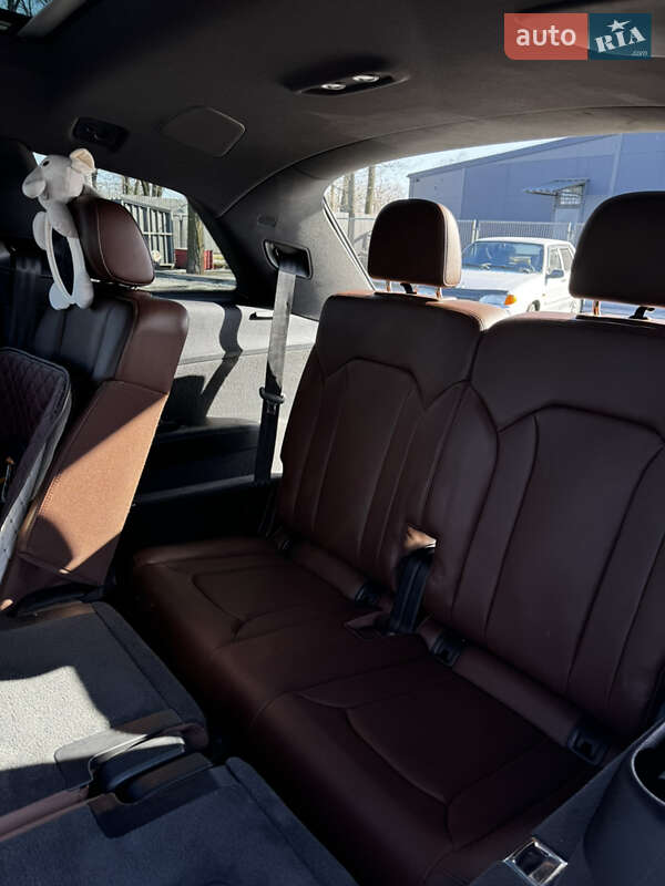 Позашляховик / Кросовер Audi Q7 2016 в Умані