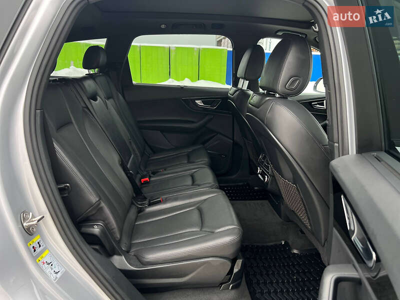 Позашляховик / Кросовер Audi Q7 2017 в Києві