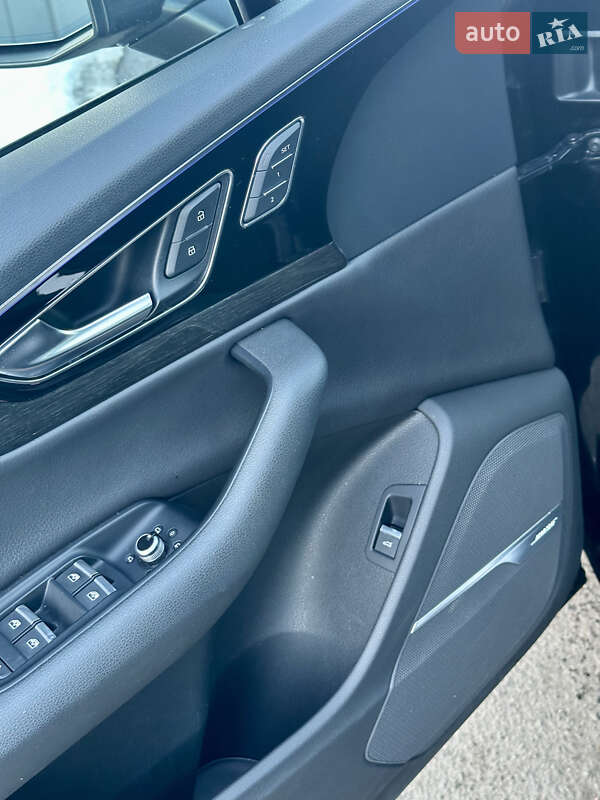 Позашляховик / Кросовер Audi Q7 2016 в Городищеві