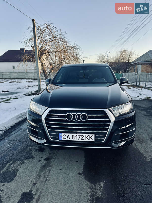 Позашляховик / Кросовер Audi Q7 2016 в Городищеві