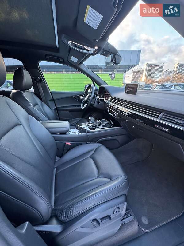 Позашляховик / Кросовер Audi Q7 2017 в Києві