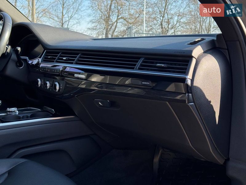 Позашляховик / Кросовер Audi Q7 2017 в Кам'янець-Подільському