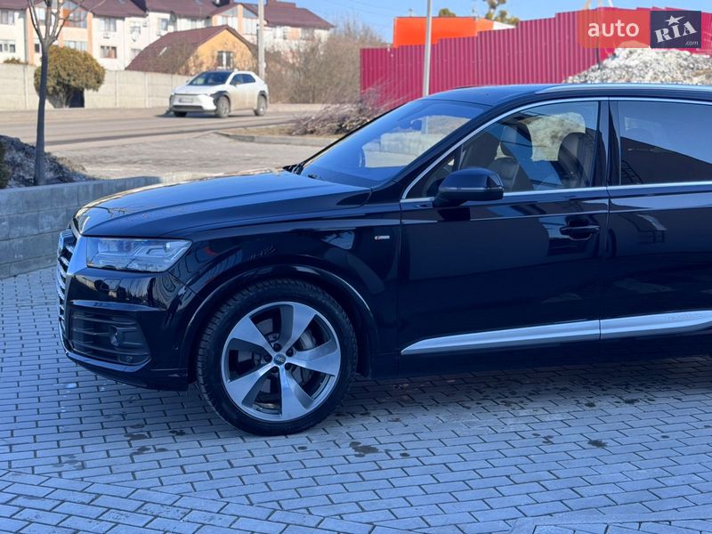 Внедорожник / Кроссовер Audi Q7 2017 в Ровно