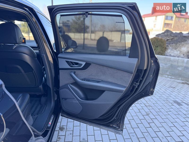 Внедорожник / Кроссовер Audi Q7 2017 в Ровно