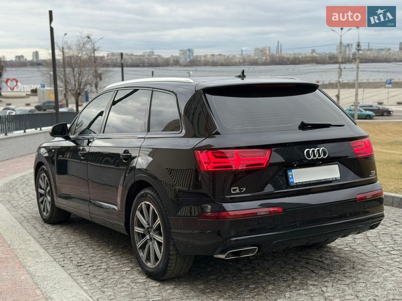 Внедорожник / Кроссовер Audi Q7 2017 в Днепре