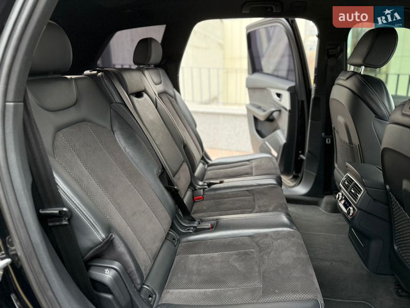 Внедорожник / Кроссовер Audi Q7 2017 в Днепре