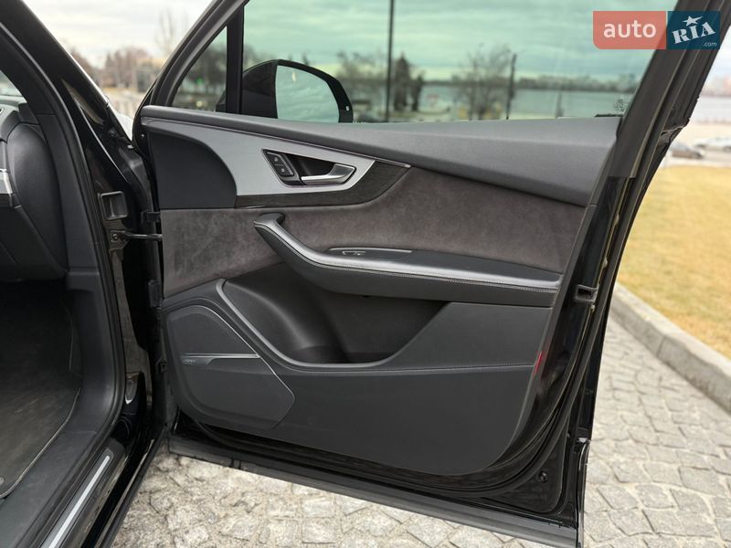 Внедорожник / Кроссовер Audi Q7 2017 в Днепре