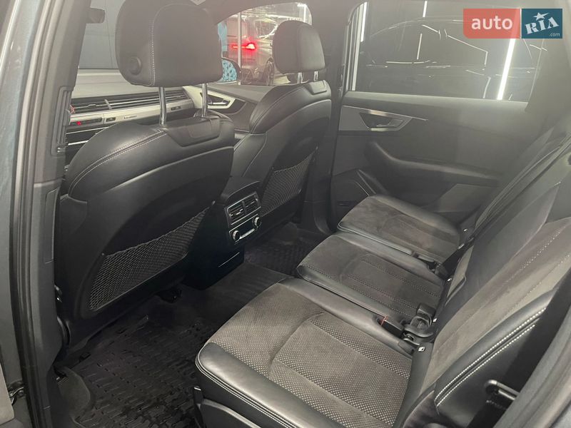 Внедорожник / Кроссовер Audi Q7 2017 в Киеве