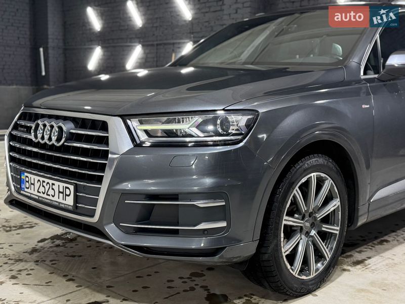 Внедорожник / Кроссовер Audi Q7 2015 в Киеве