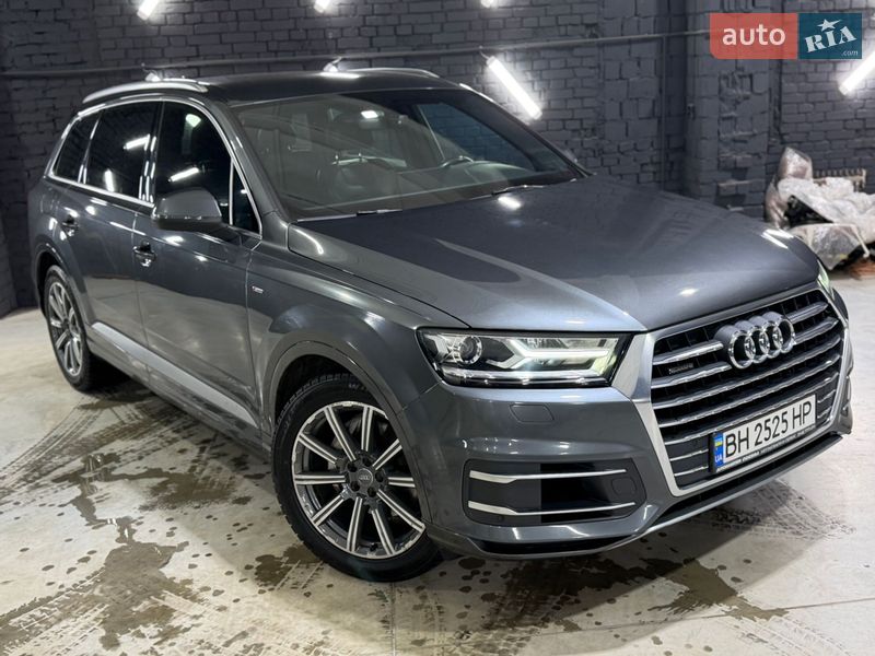 Внедорожник / Кроссовер Audi Q7 2015 в Киеве