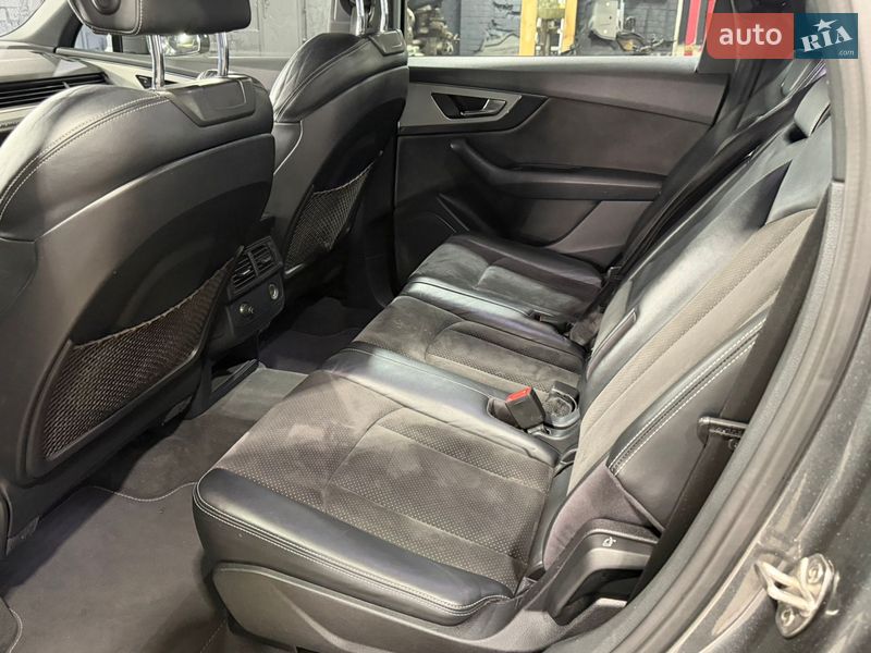 Внедорожник / Кроссовер Audi Q7 2015 в Киеве