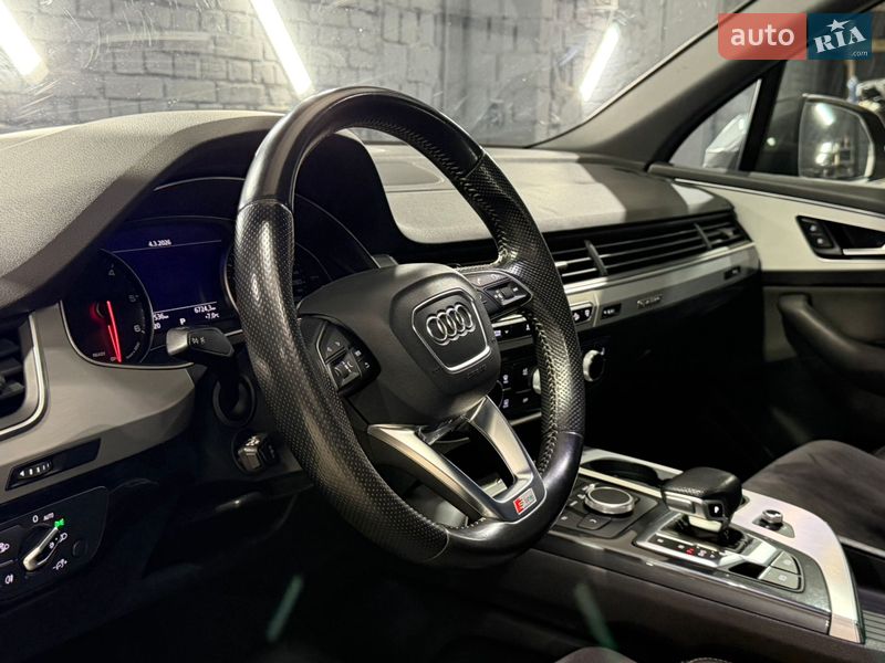 Внедорожник / Кроссовер Audi Q7 2015 в Киеве