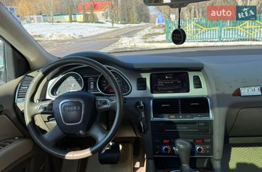Позашляховик / Кросовер Audi Q7 2010 в Волочиську