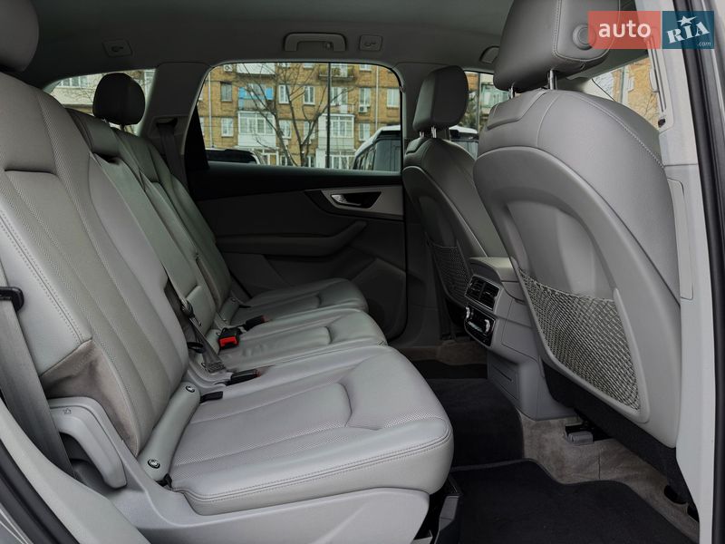 Внедорожник / Кроссовер Audi Q7 2015 в Киеве