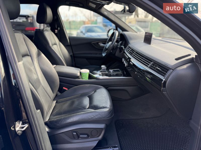 Внедорожник / Кроссовер Audi Q7 2016 в Киеве