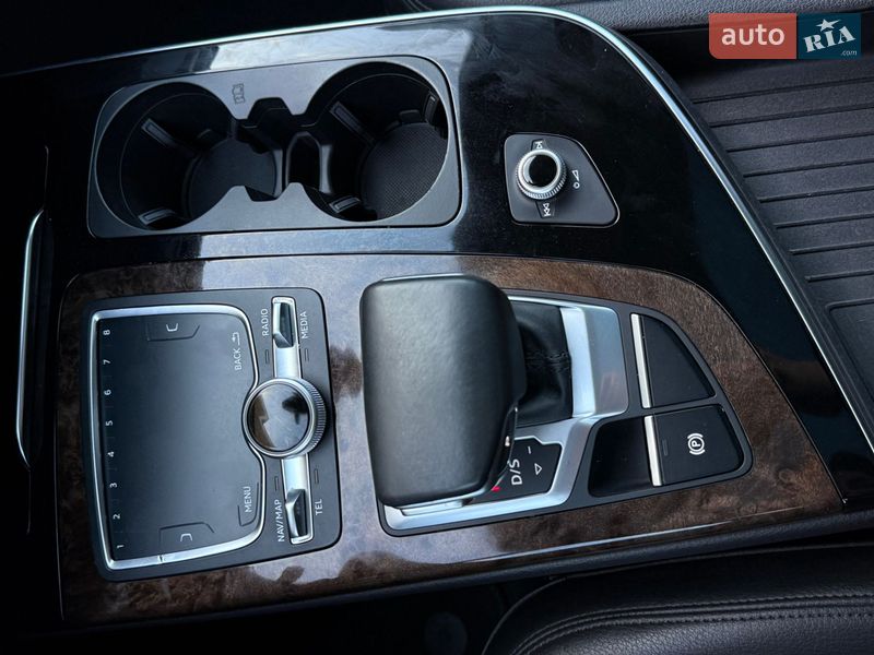 Позашляховик / Кросовер Audi Q7 2018 в Стрию