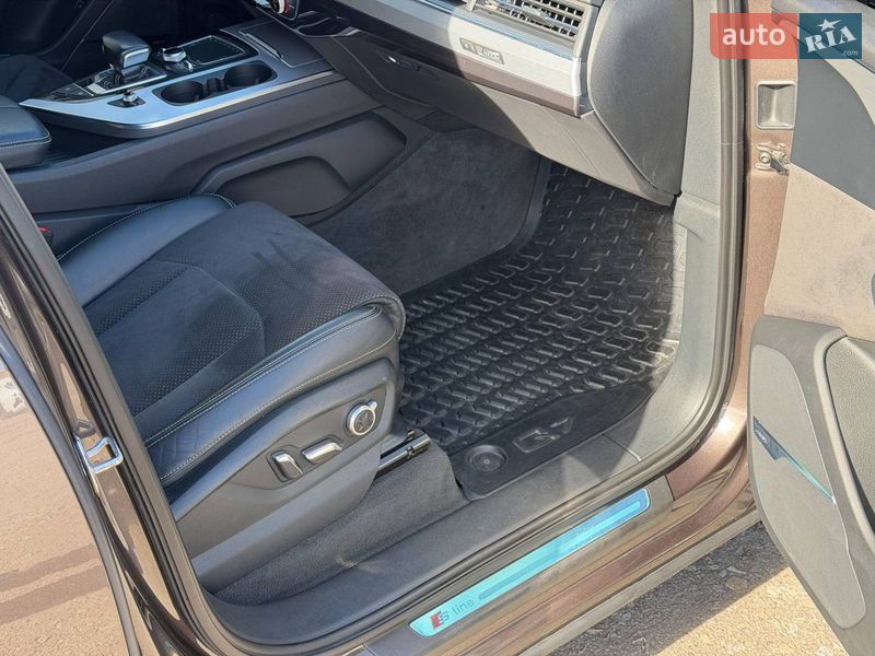 Внедорожник / Кроссовер Audi Q7 2016 в Киеве