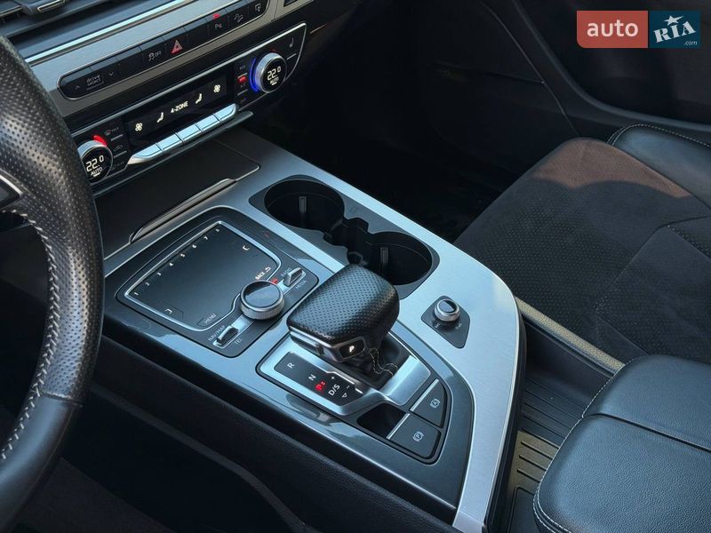 Внедорожник / Кроссовер Audi Q7 2016 в Киеве