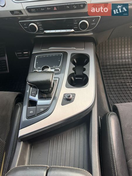 Позашляховик / Кросовер Audi Q7 2017 в Виноградові