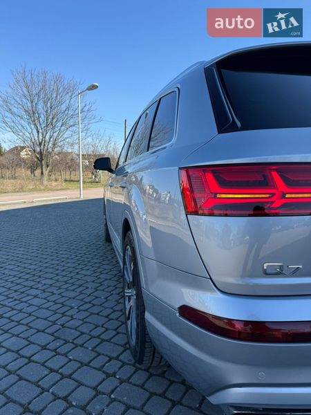 Позашляховик / Кросовер Audi Q7 2016 в Ужгороді