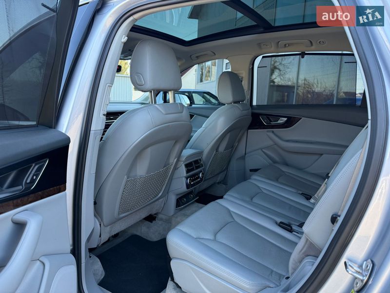 Позашляховик / Кросовер Audi Q7 2016 в Ужгороді
