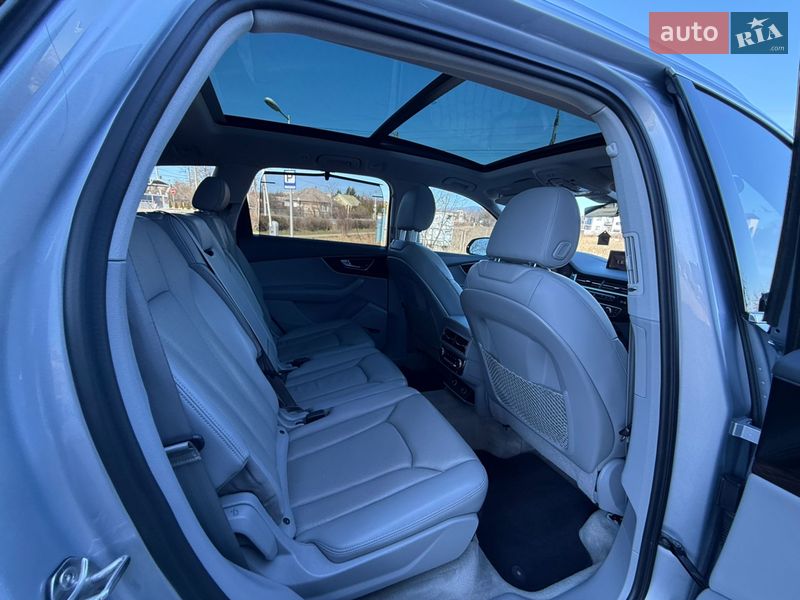 Позашляховик / Кросовер Audi Q7 2016 в Ужгороді