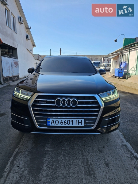 Внедорожник / Кроссовер Audi Q7 2015 в Мукачево