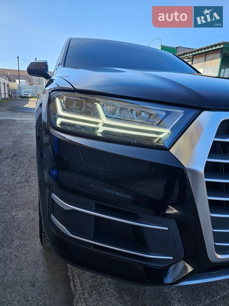Внедорожник / Кроссовер Audi Q7 2015 в Мукачево