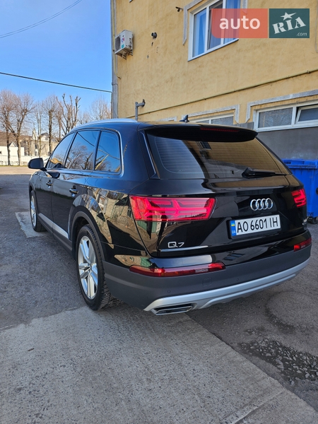 Внедорожник / Кроссовер Audi Q7 2015 в Мукачево