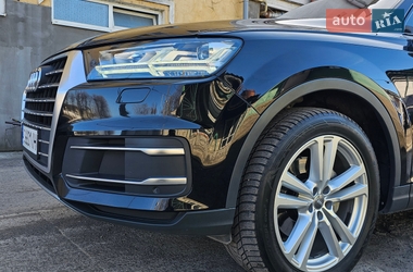 Внедорожник / Кроссовер Audi Q7 2015 в Мукачево