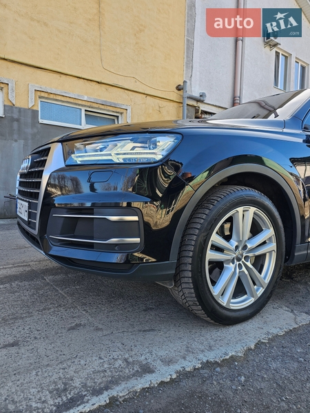 Внедорожник / Кроссовер Audi Q7 2015 в Мукачево