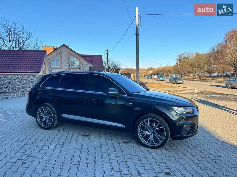 Внедорожник / Кроссовер Audi Q7 2016 в Ровно