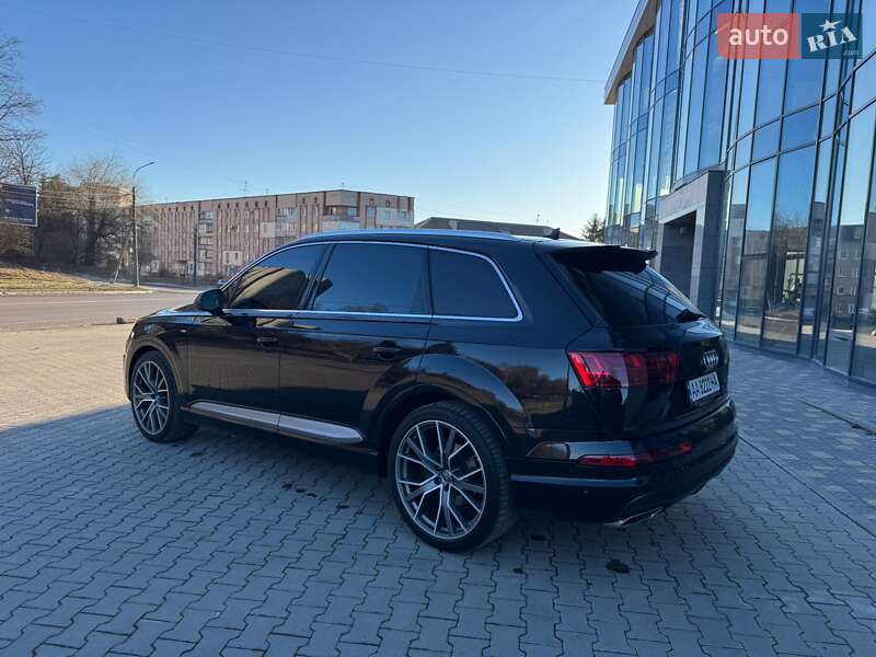 Внедорожник / Кроссовер Audi Q7 2016 в Ровно
