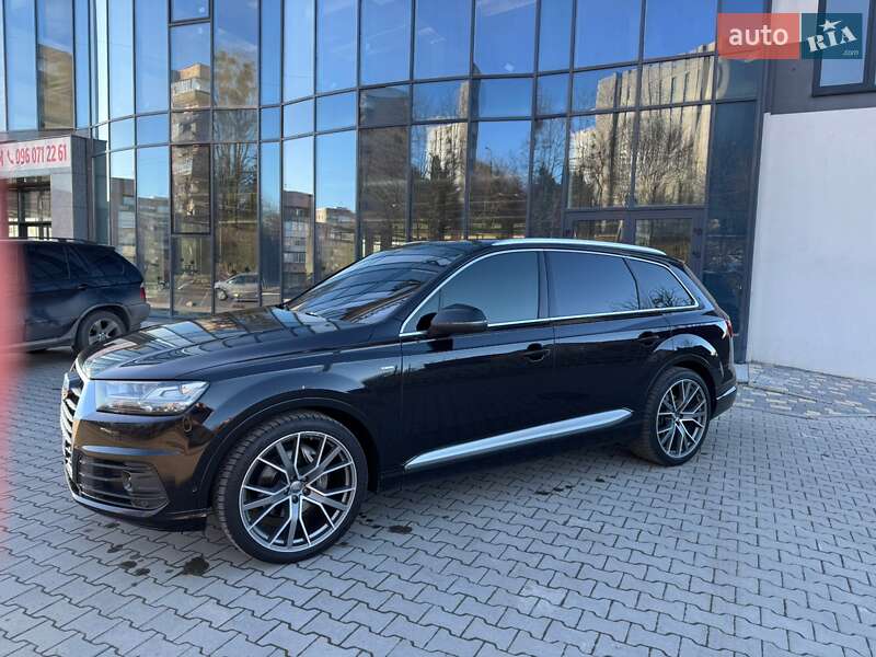Внедорожник / Кроссовер Audi Q7 2016 в Ровно