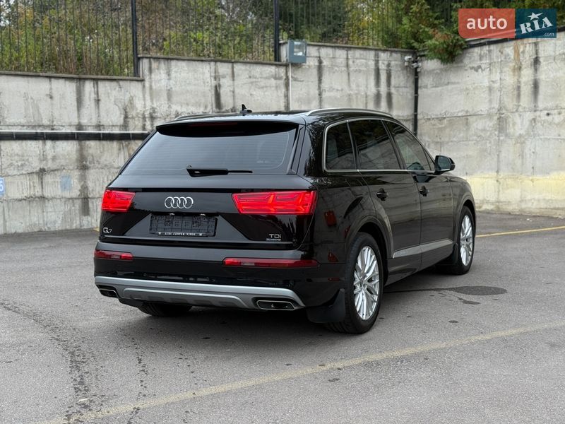 Позашляховик / Кросовер Audi Q7 2015 в Рівному