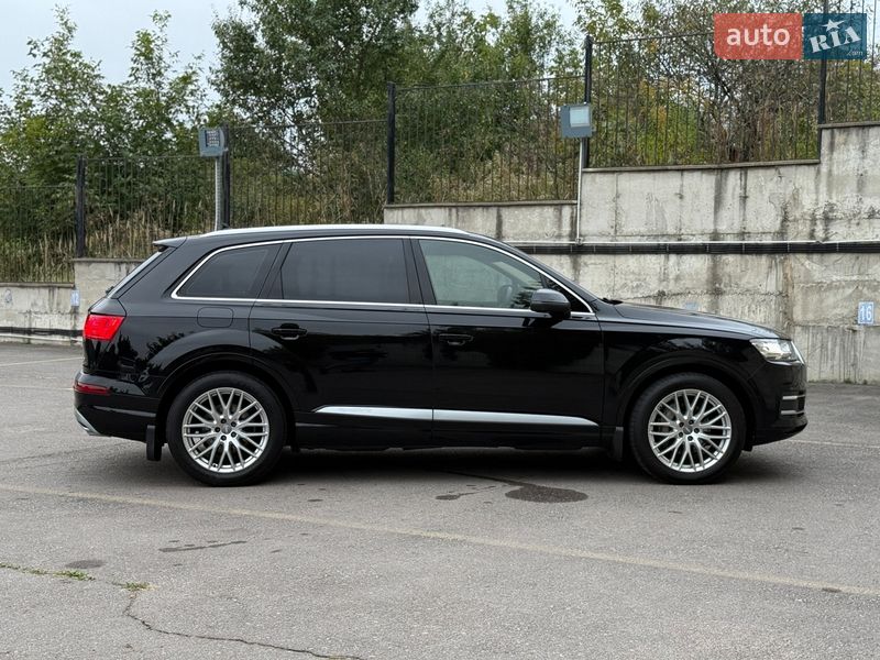 Позашляховик / Кросовер Audi Q7 2015 в Рівному