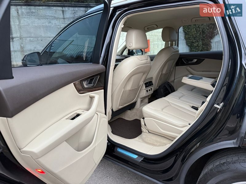 Позашляховик / Кросовер Audi Q7 2015 в Рівному