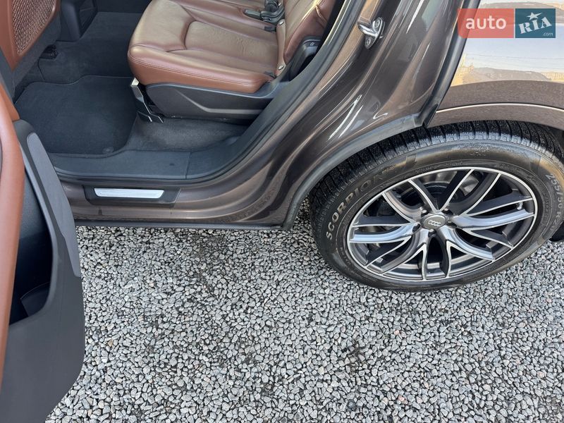 Позашляховик / Кросовер Audi Q7 2015 в Тернополі