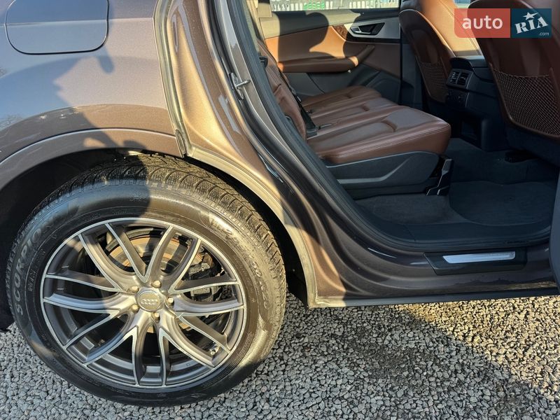 Позашляховик / Кросовер Audi Q7 2015 в Тернополі