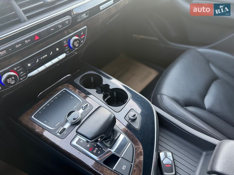 Внедорожник / Кроссовер Audi Q7 2017 в Луцке