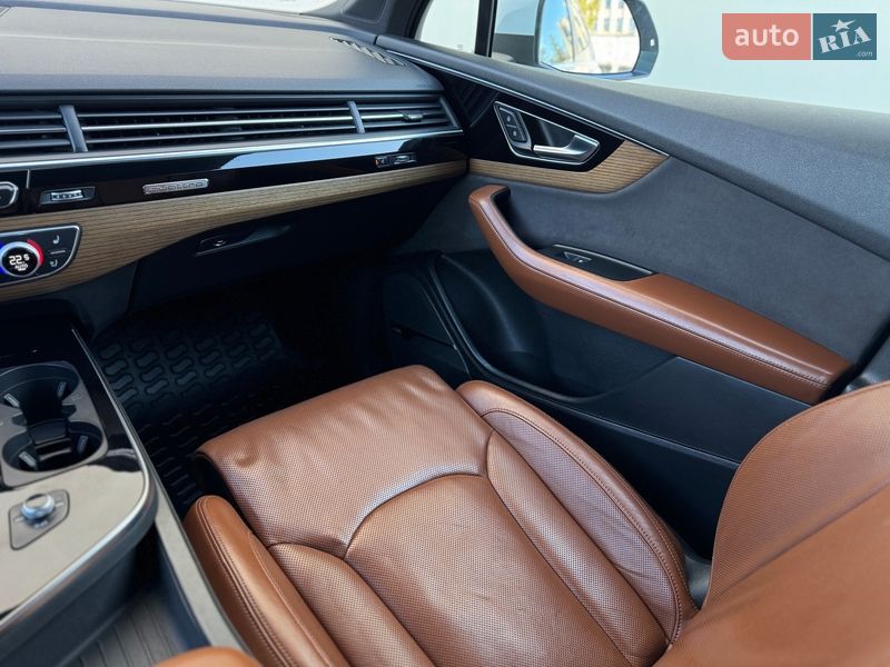 Внедорожник / Кроссовер Audi Q7 2015 в Стрые