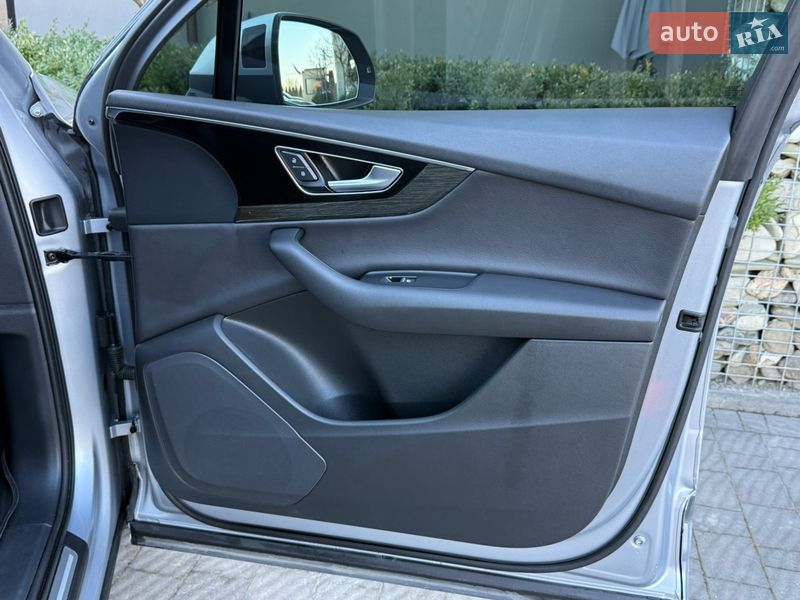 Внедорожник / Кроссовер Audi Q7 2017 в Стрые