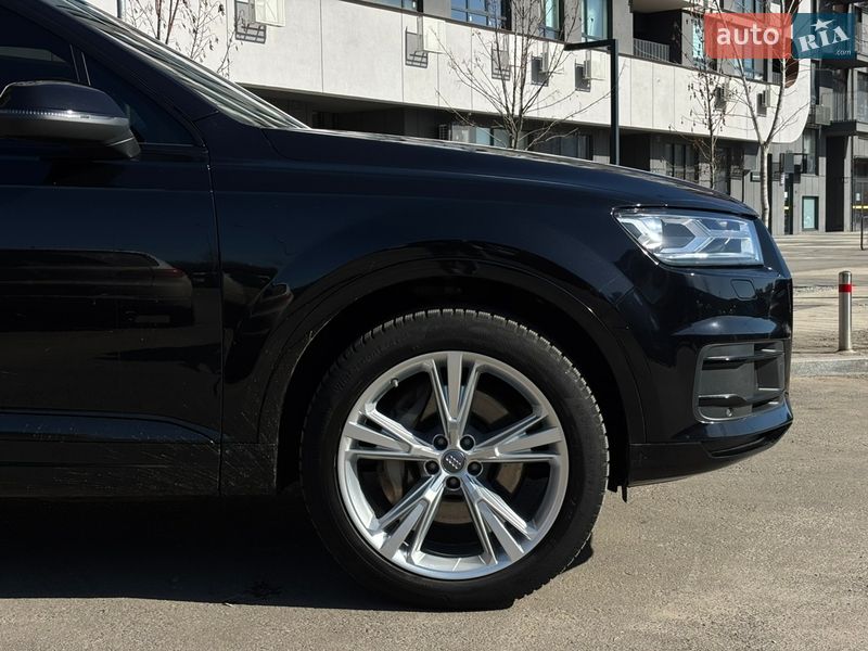 Внедорожник / Кроссовер Audi Q7 2017 в Киеве