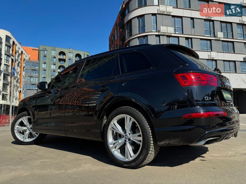 Внедорожник / Кроссовер Audi Q7 2017 в Киеве