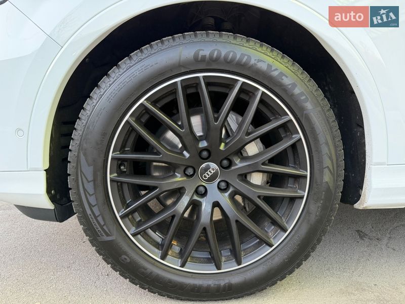 Внедорожник / Кроссовер Audi Q7 2020 в Киеве